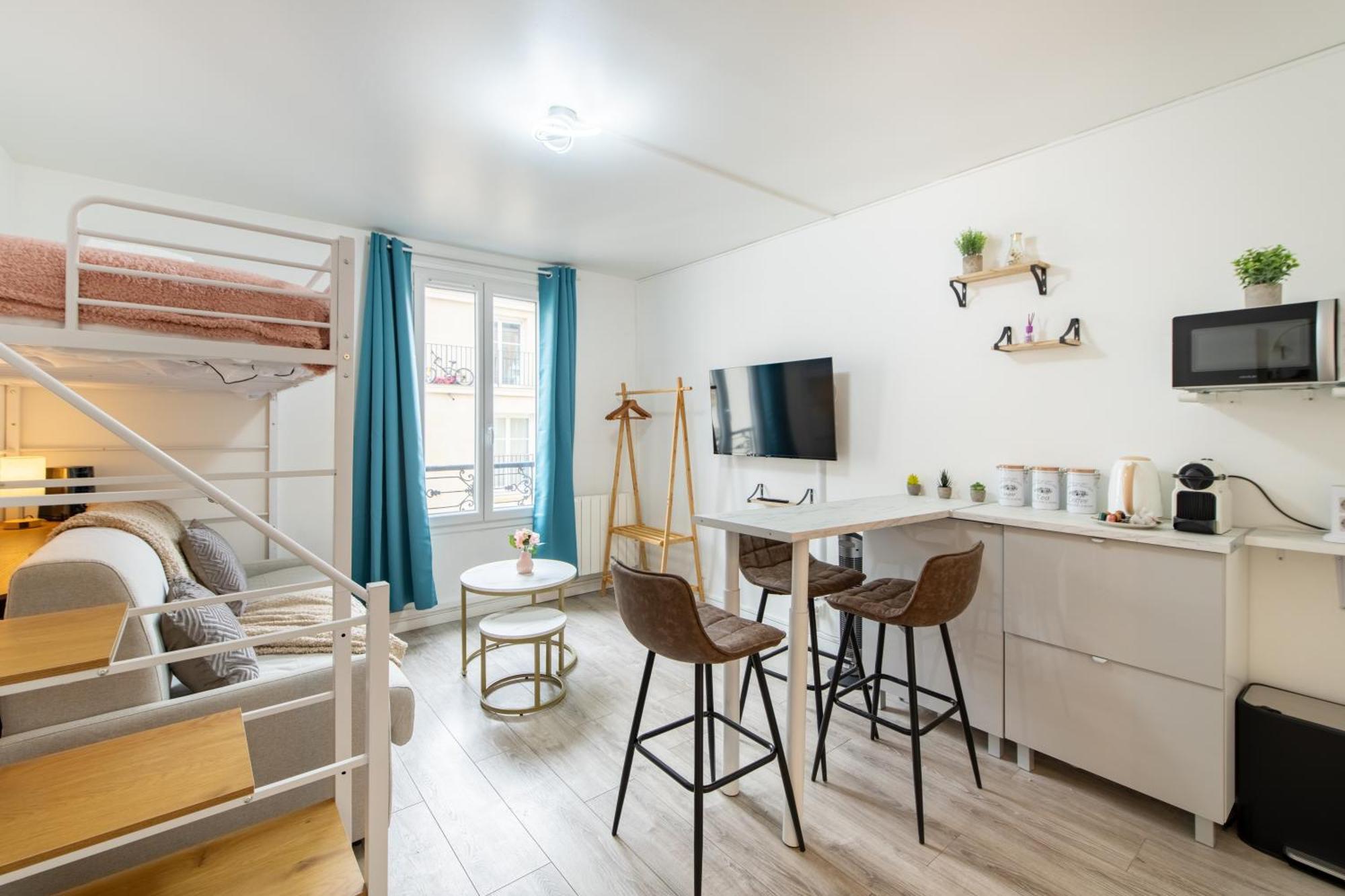 Apartment Deal! Modern In Vibrant Area Only 5 Minutes By Walk To Metro - Location *