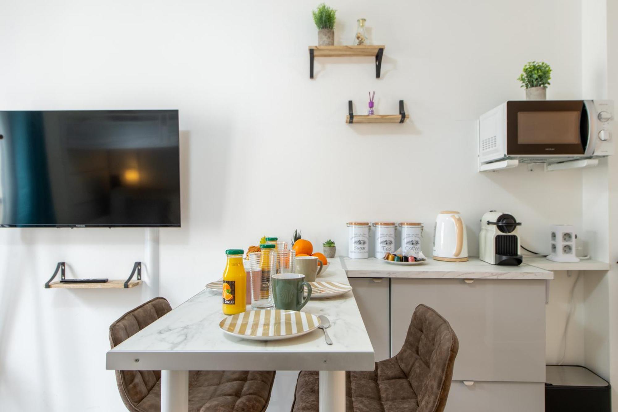 Apartment Deal! Modern In Vibrant Area Only 5 Minutes By Walk To Metro - Location Paris